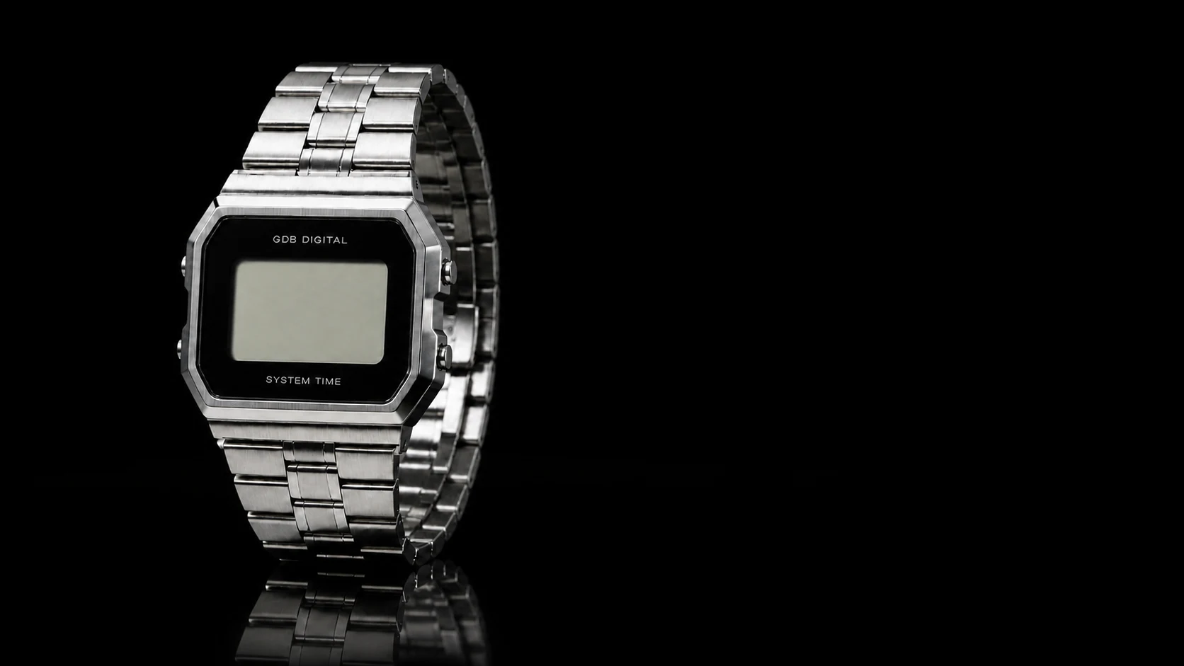 Hora digital del sistema en plata – Estudio negro — Un reloj digital plateado en un estudio negro muestra el día, la fecha y la hora del ordenador, incluidos los segundos, en una pantalla LCD suavemente iluminada.