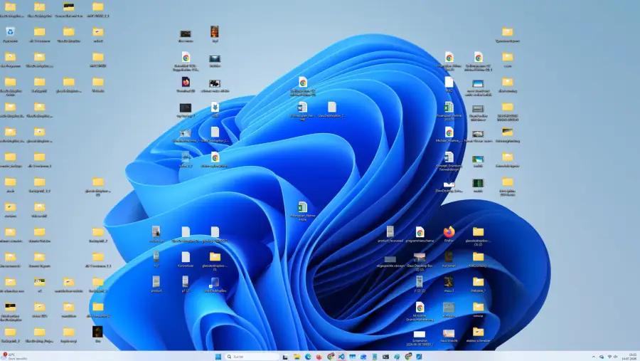 Before: a cluttered desktop with scattered files and shortcuts